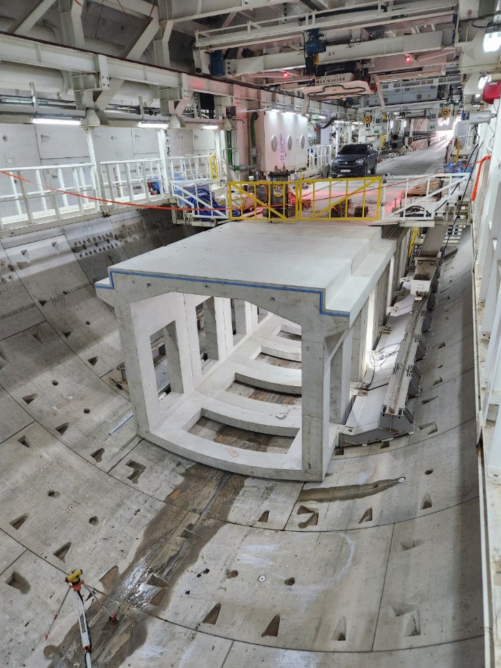 김포-파주 인버트 TBM 구조물.jpg